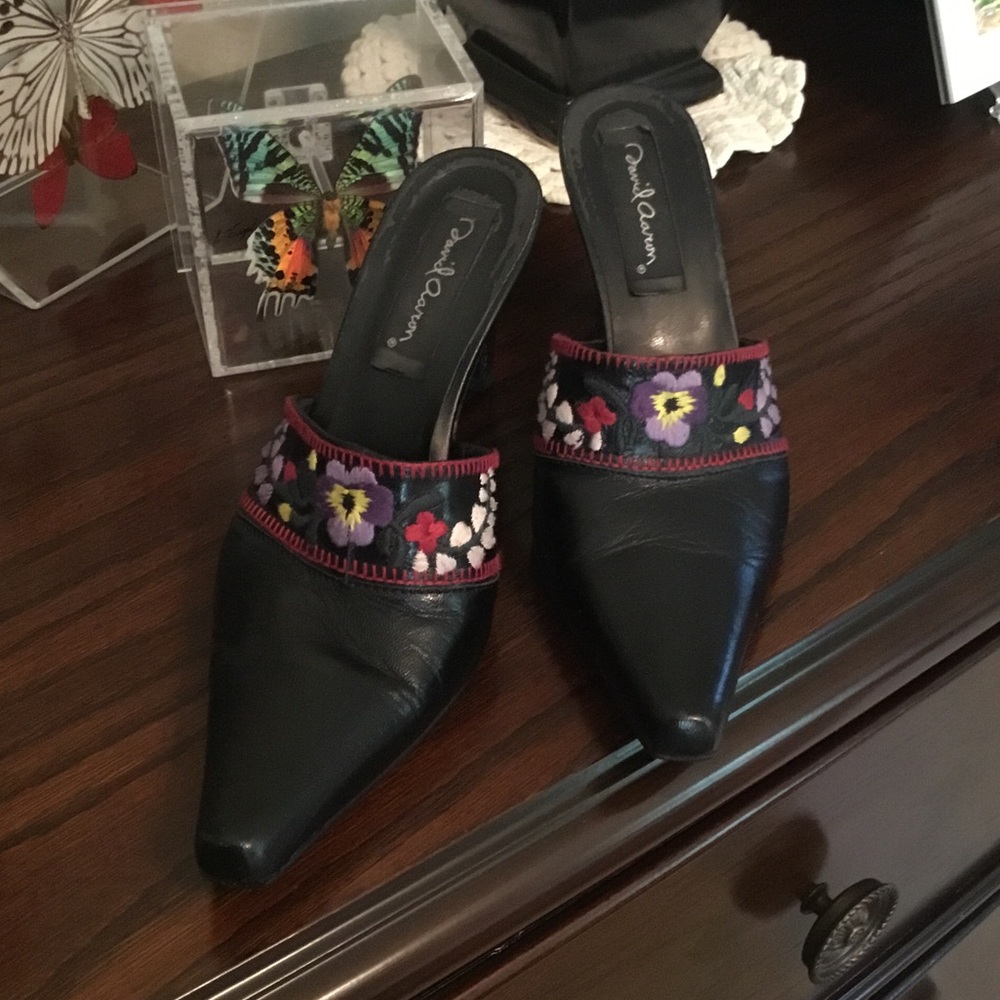 David Aaron-Vintage-Black Leather Pointed Mule with Embroidered Floral Band